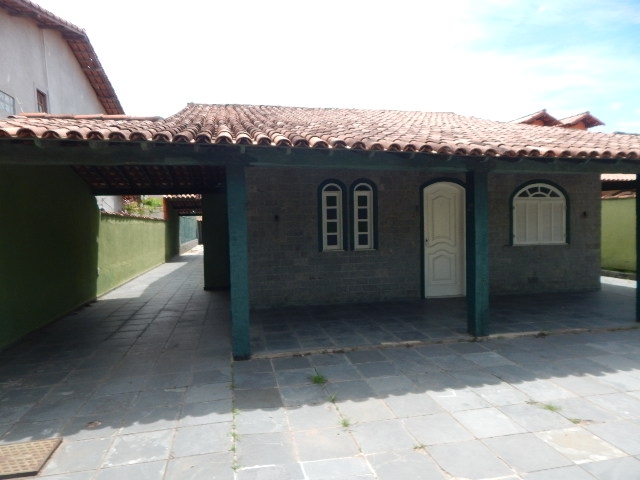 Casa à venda com 4 quartos, 255m² - Foto 1