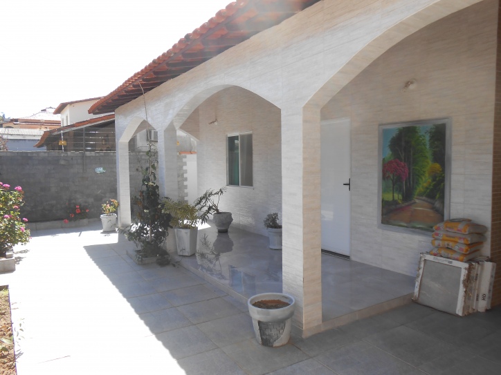 Casa à venda com 4 quartos, 120m² - Foto 1